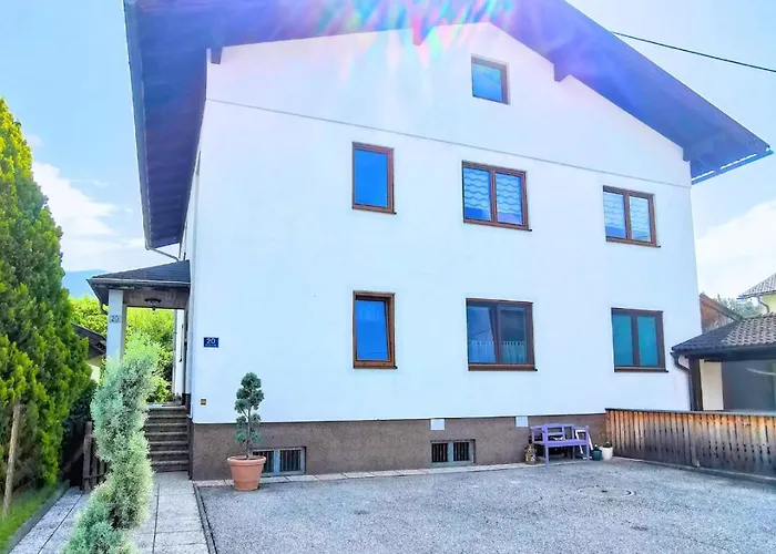 Riverside Apartament *